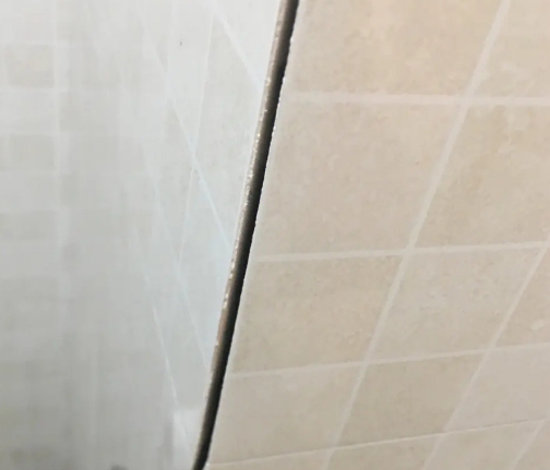 中卫瓷砖空鼓维修公司分享阳台瓷砖脱落的修复过程可以分为以下几个步骤